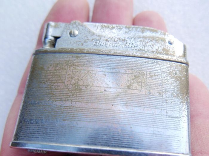 Vintage "Automatic Super Lighter" made in Japan featuring the "Buena" brand (in working order)