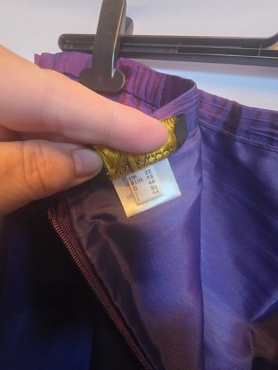 size 22 Gina Bacconi skirt