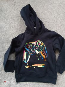 NEW.boy's jumper .age 6
