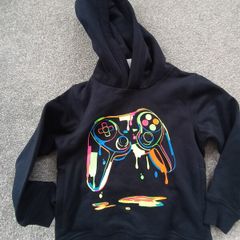 NEW.boy's jumper .age 6