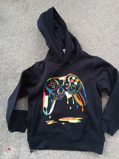 NEW.boy's jumper .age 6