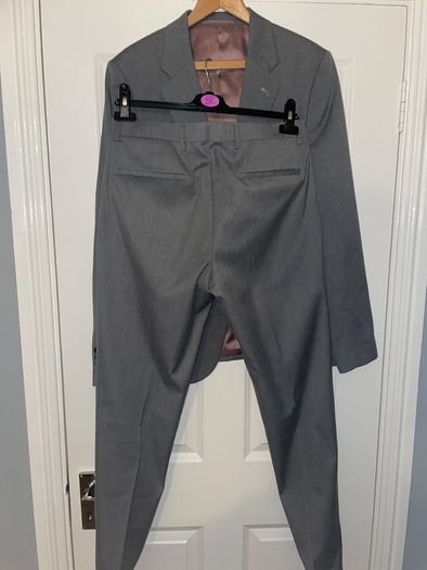 Beautiful River Island suit 40r jacket  32r trousers