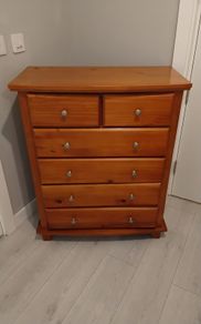 chest of drawers