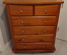 chest of drawers