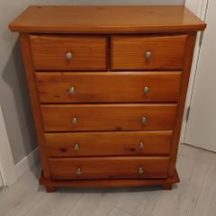 chest of drawers