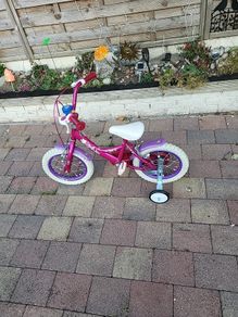 Childs bike  4 to 5 year old