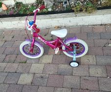 Childs bike  4 to 5 year old