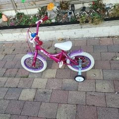 Childs bike  4 to 5 year old