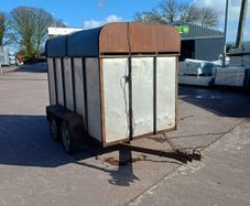 8x4 Twin Axle Cattle Box
