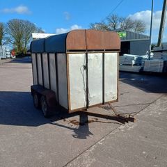 8x4 Twin Axle Cattle Box
