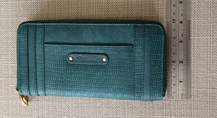 Ashwood Genuine leather purse dark teal sea green colour with gold coloured zipper etc never used in excellent condition with no issues see photos for sizes etc FREE STANDARD POSTAGE INCLUDED