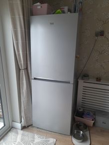 grey fridge freezer.