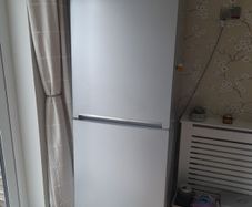 grey fridge freezer.