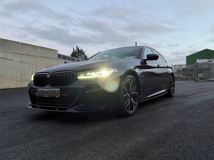 2023 BMW 530e M Sport Pro X Drive,Sunroof, 20 inch