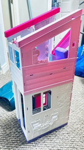 Barbie dreamhouse