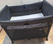 Travel cot