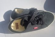 Levi's trainers size 5.
