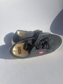 Levi's trainers size 5.