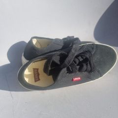 Levi's trainers size 5.