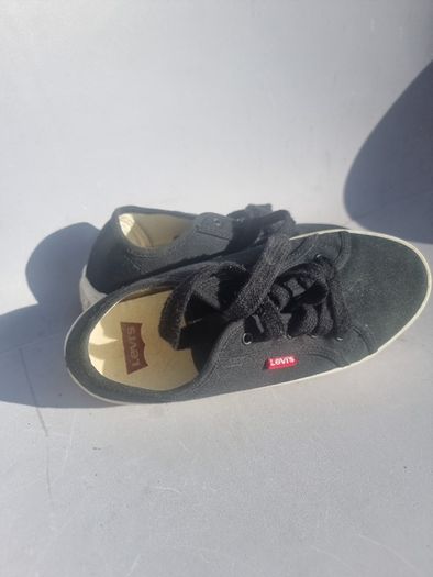 Levi's trainers size 5.