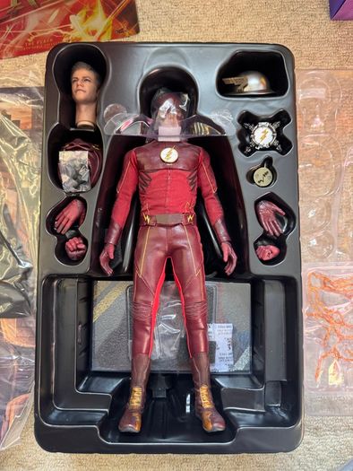 Hot Toys TMS009 1/6 The Flash Barry Allen Figure DC TV Series