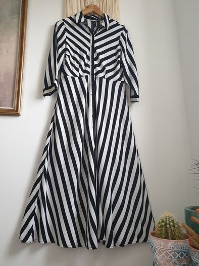 Yas dress size medium