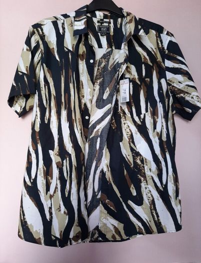 New short sleeves shirt tag attached XL
