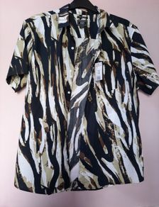 New short sleeves shirt tag attached XL