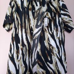 New short sleeves shirt tag attached XL