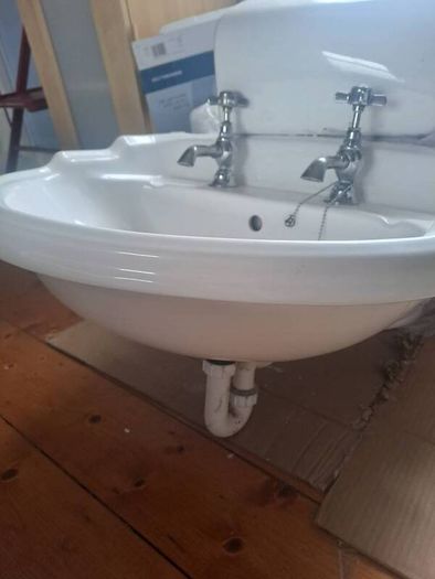 Traditional Bathroom Basin, Chrome Taps & Pedestal
