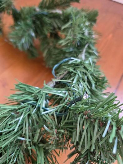 Woodie's 2.5m Pre-Lit Christmas Garland