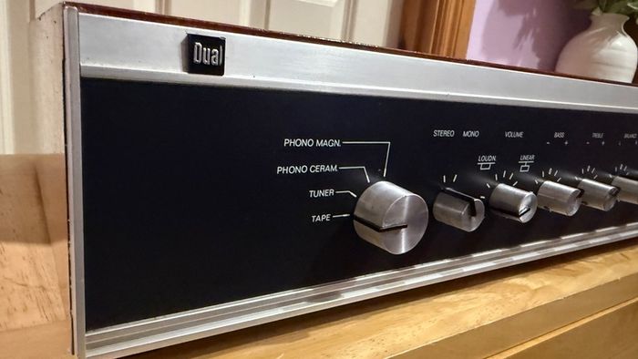 Vintage Dual Quadro amplifier with Yamaha speakers