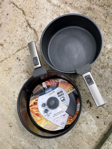 Two pans for delonghi airfryer.