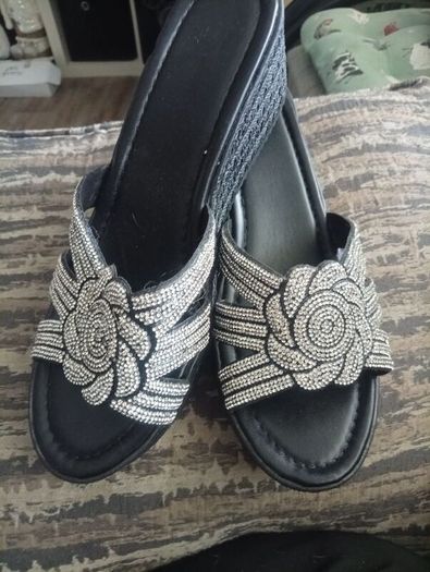 ladies sandals pairs  please see photos