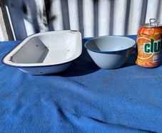 2 pieces of vintage enamel