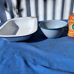 2 pieces of vintage enamel