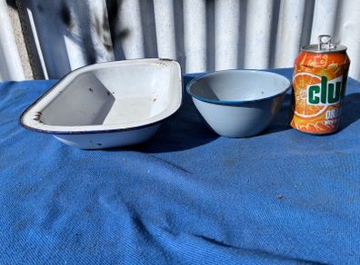 2 pieces of vintage enamel