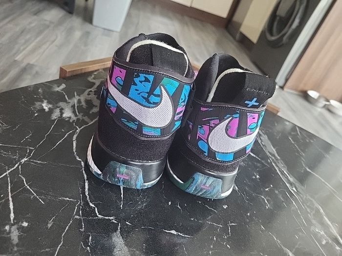 nike unvrs