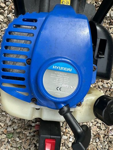 Hyundai HYT2622 hedge trimmer 2 stroke light use