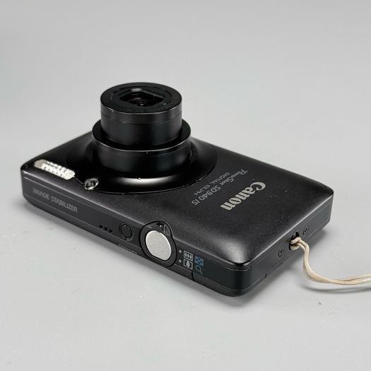 Canon PowerShot SD940IS 12.1MP  Ultra compact digital camera