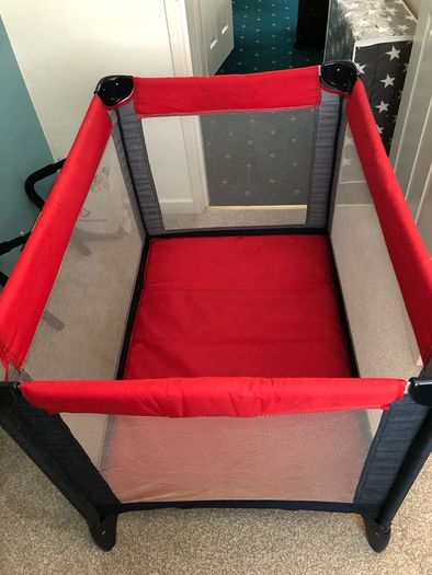 Travel cot