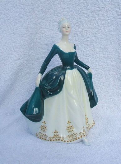 REGAL LADY (Royal Doulton HN 2709) - a finely produced figurine (1970's / 1980's). 7 5/8" (193mm) height.