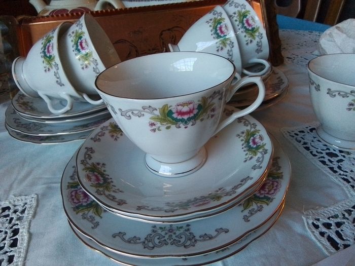 Eighteen Piece China Teset