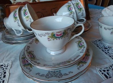Eighteen Piece China Teset