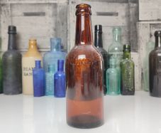 398 - Antique Killarney Mineral Water Saorstat Eireann Dark Amber Glass Collectible Decorative Irish Free State Bottle