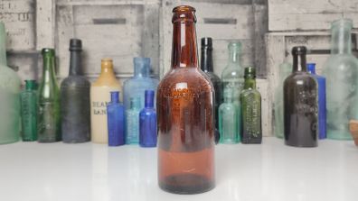 398 - Antique Killarney Mineral Water Saorstat Eireann Dark Amber Glass Collectible Decorative Irish Free State Bottle
