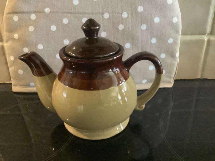 Stone Wear Tea Pot & Salt & Pepper Set