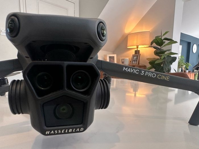 DJI Mavic 3 Cine Premium Combo ProRes, 1TB SSD, RC Pro Controller, 3 Batteries