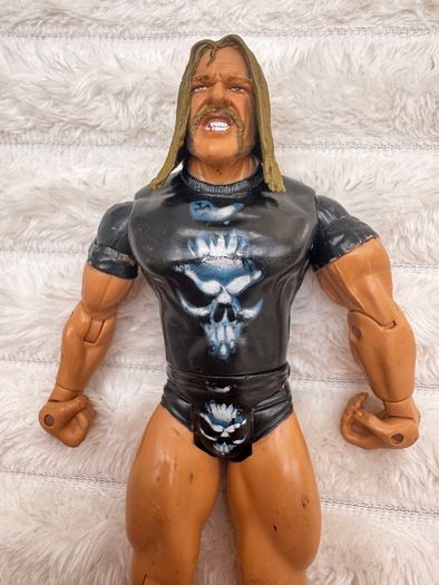 WWE Jakks 2003 Ruthless Aggression TRIPLE H Wrestling Action Figure Used Left hand is too loose  or probably broken something sounds inside like a rattle Please see photos