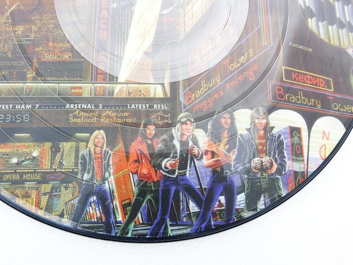 IRON MAIDEN -Somewhere In Time-  vinyl pic disc plus a PHOTO